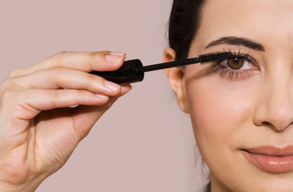 Wasserfeste Wimperntusche entfernen